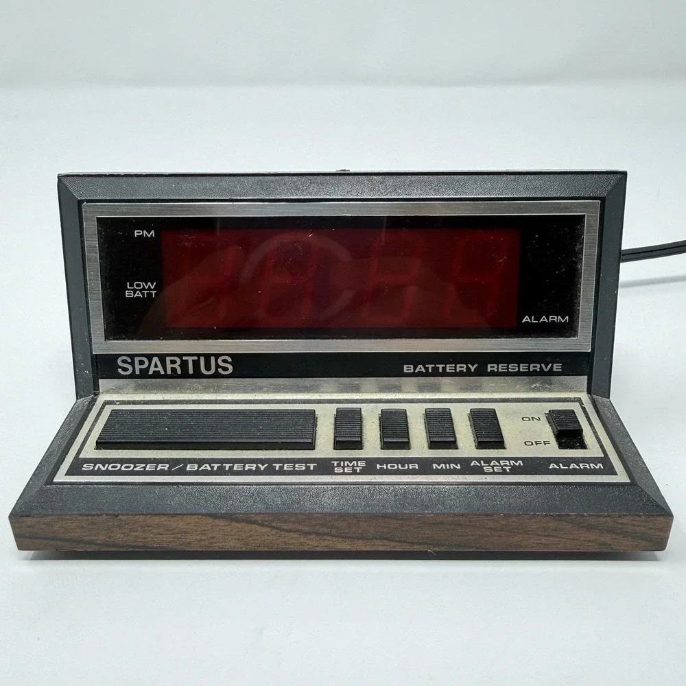 Vintage Spartus woodgrain digital red LED alarm clock Retro Model 1140 Working